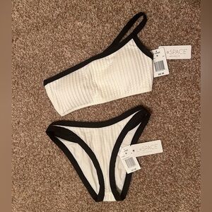 L*SPACE White and Black Ribbed Bandeau Swim Wear. Size Medium. Cute & Comfy!